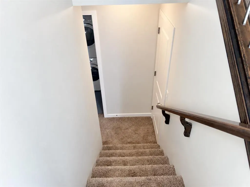 303 Coalbanks Boulevard W