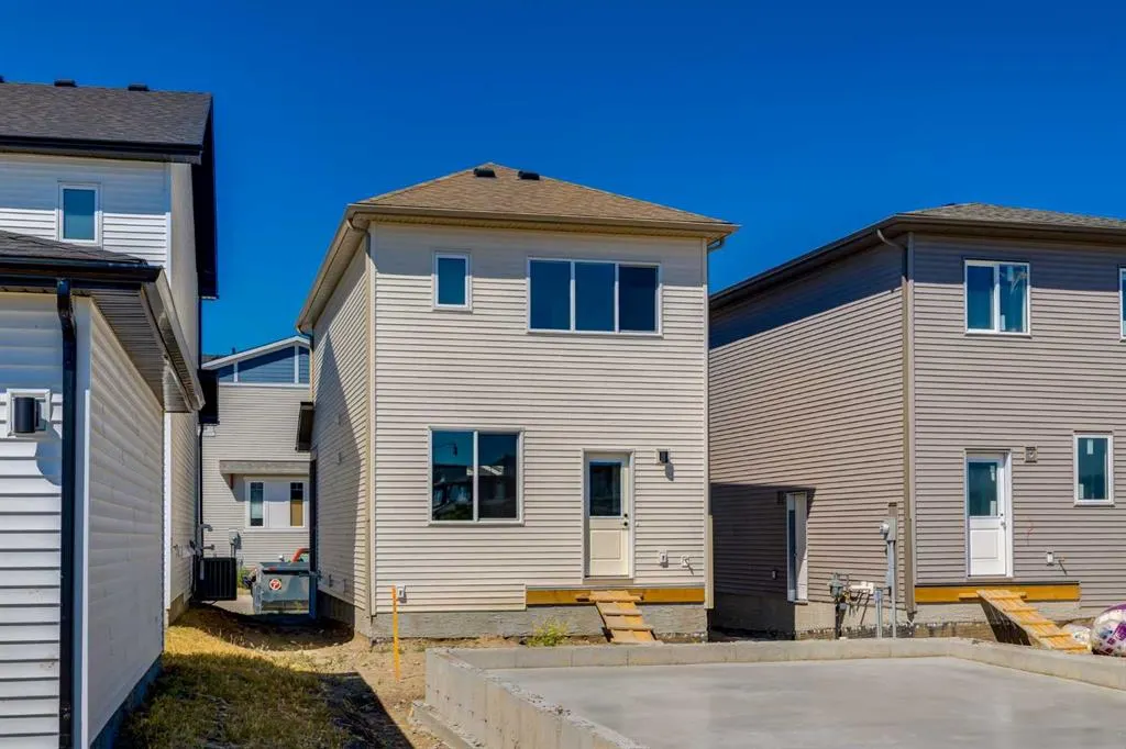 416 Montrose Crescent SE