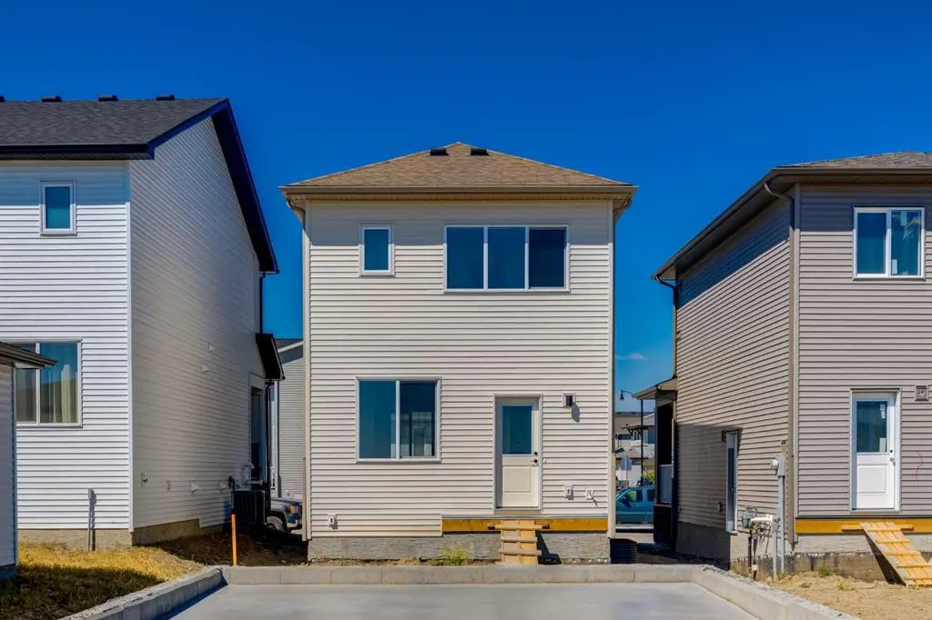 416 Montrose Crescent SE