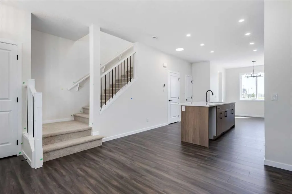 416 Montrose Crescent SE