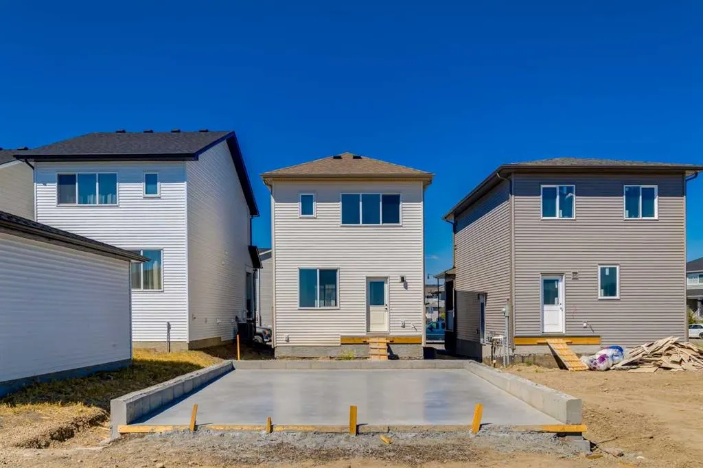 416 Montrose Crescent SE
