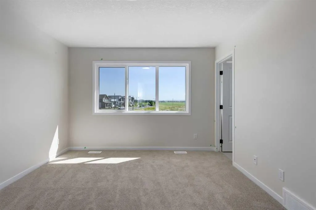 416 Montrose Crescent SE