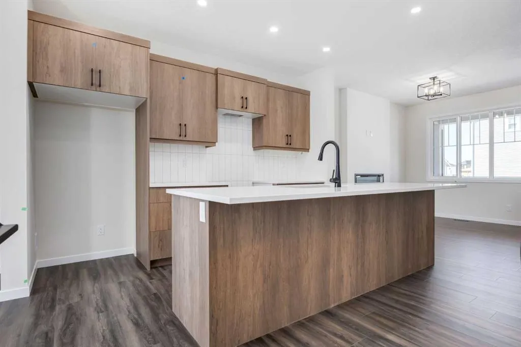 416 Montrose Crescent SE