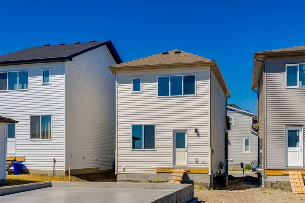 416 Montrose Crescent SE