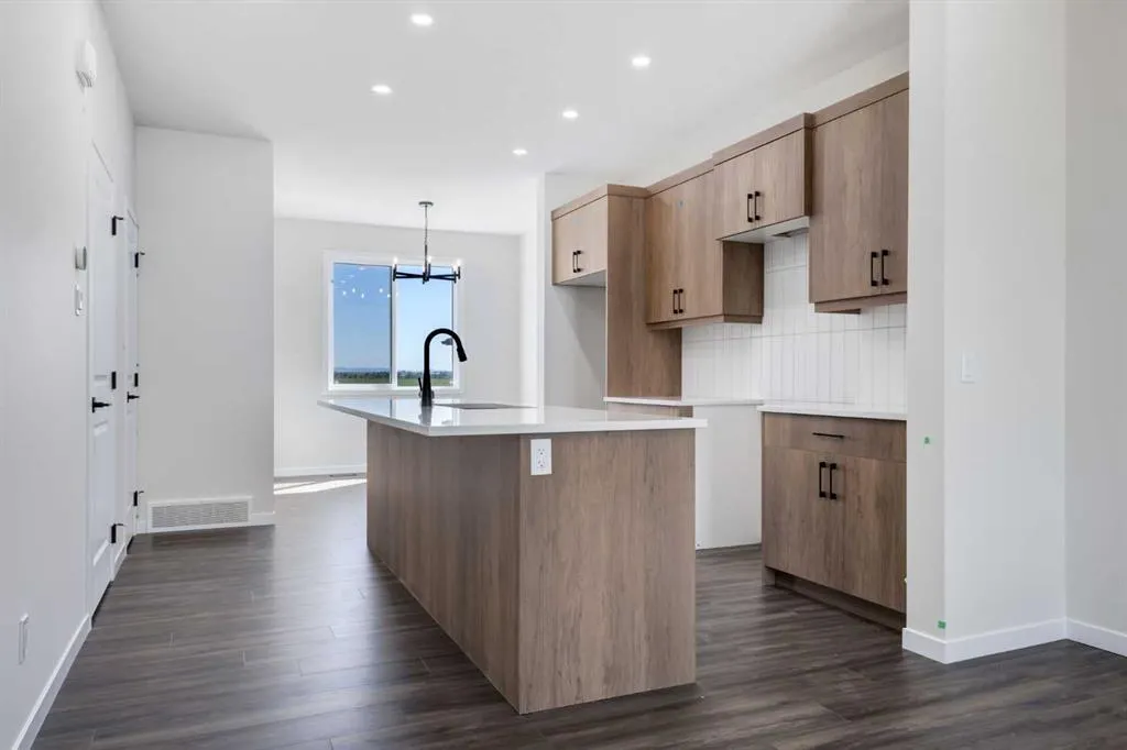 416 Montrose Crescent SE