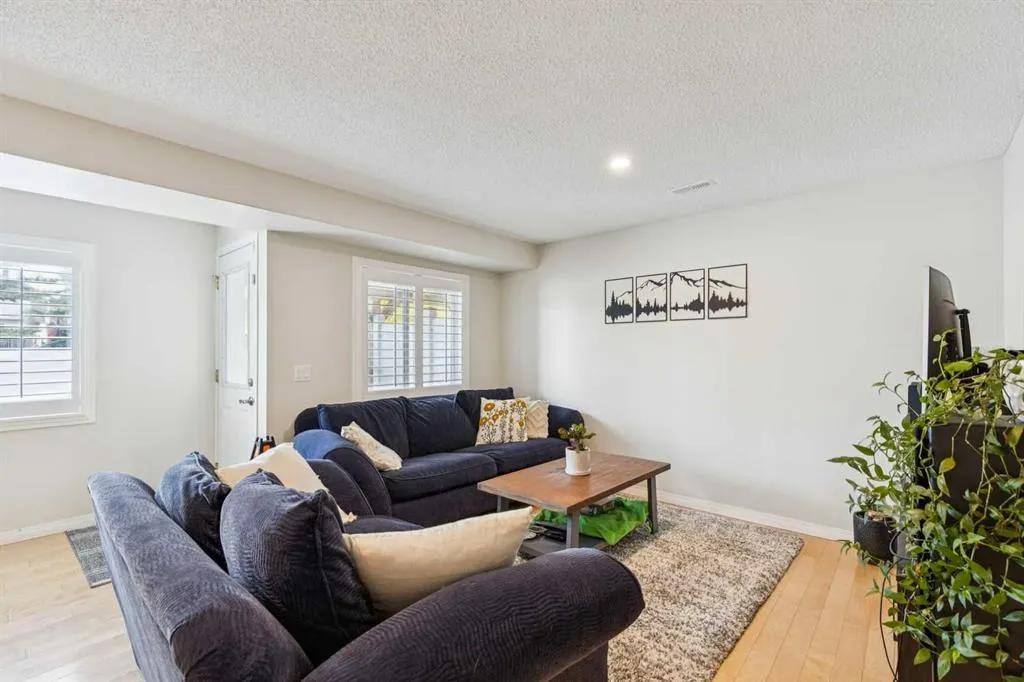 35 Royal Oak Gardens NW