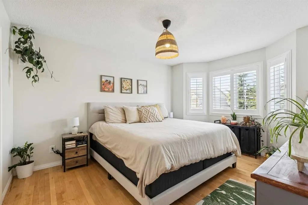 35 Royal Oak Gardens NW
