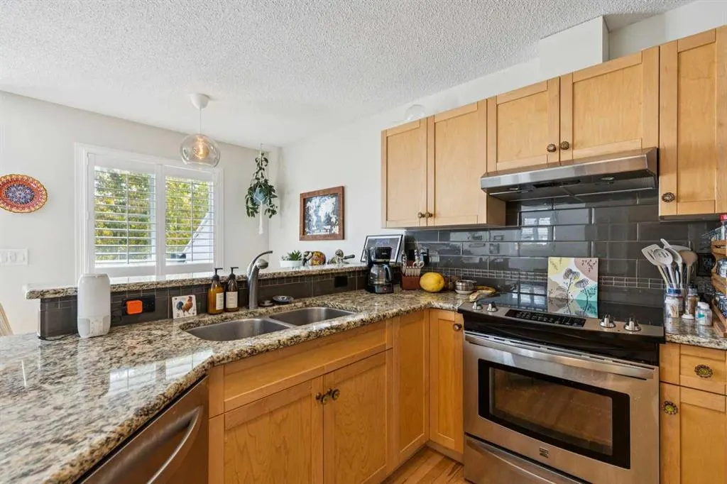 35 Royal Oak Gardens NW