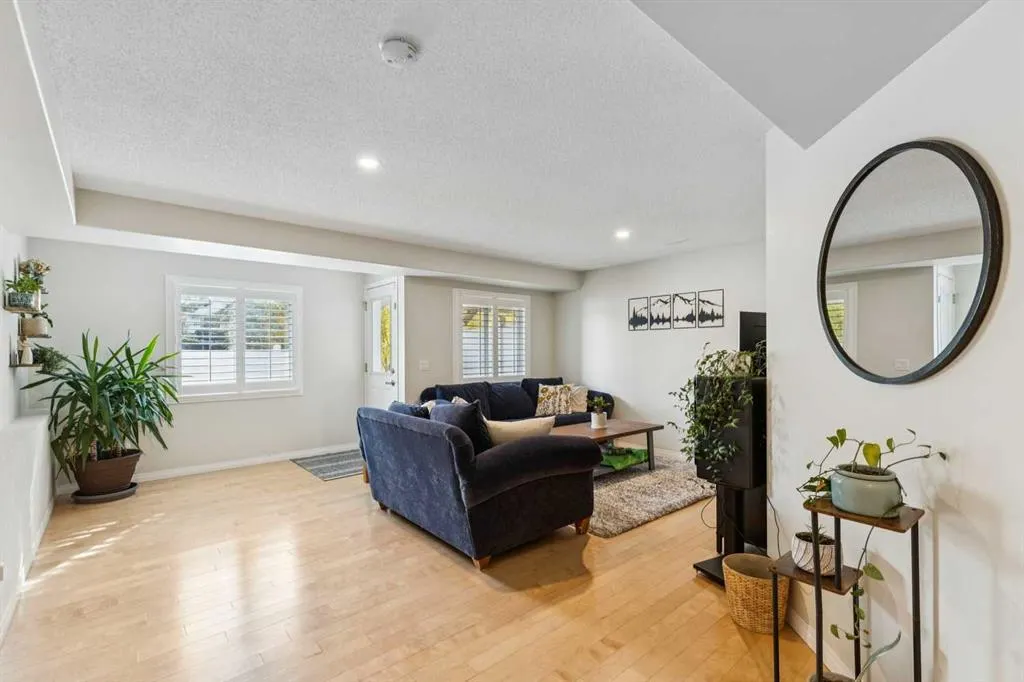 35 Royal Oak Gardens NW