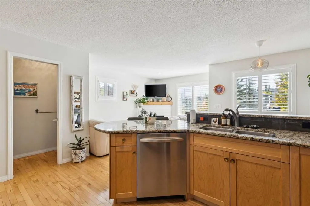 35 Royal Oak Gardens NW