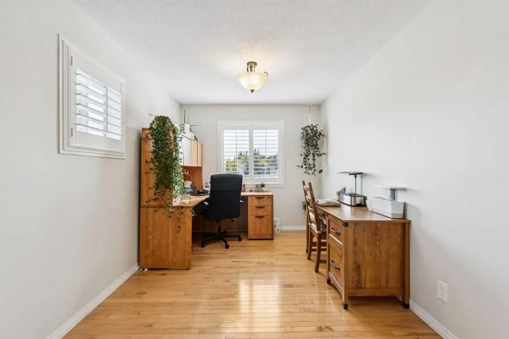 35 Royal Oak Gardens NW