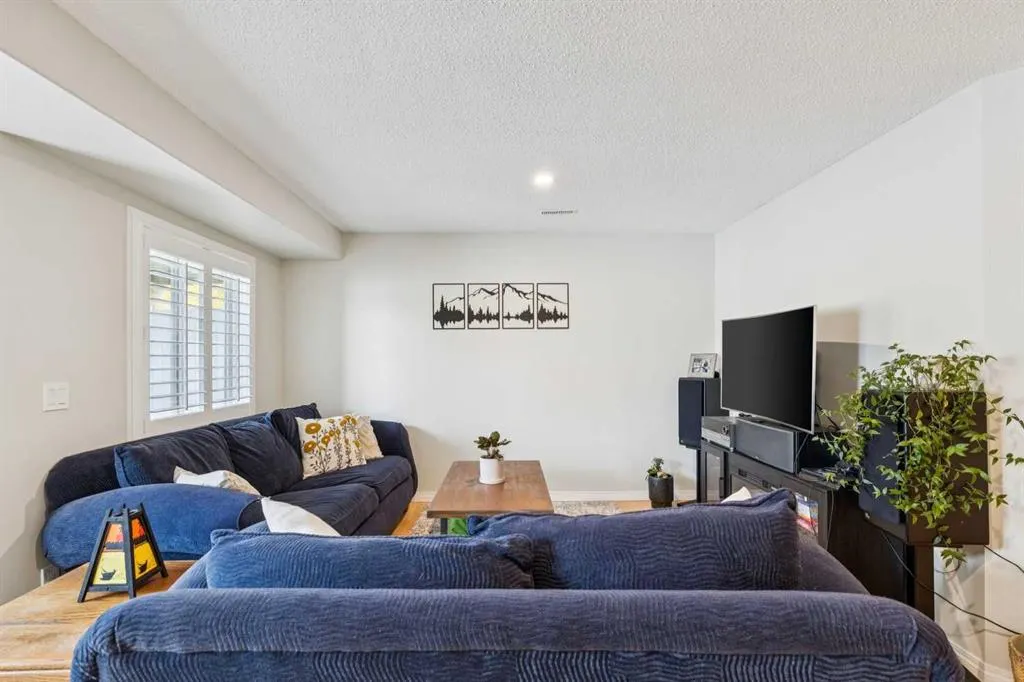 35 Royal Oak Gardens NW