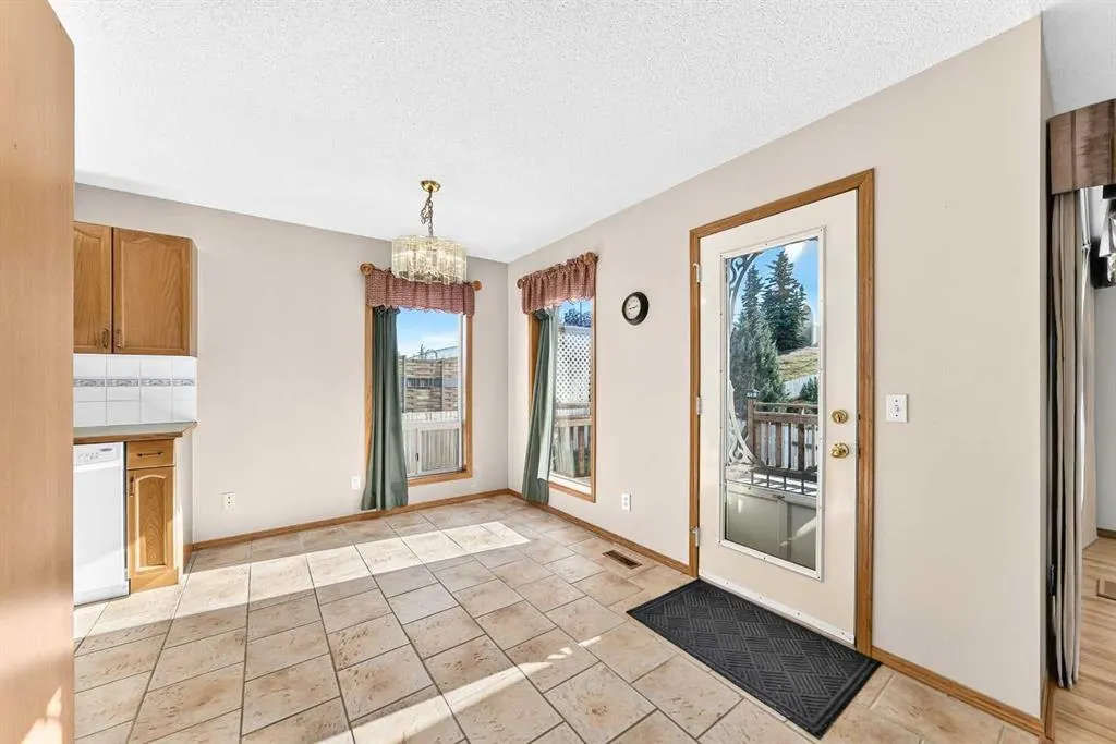 106 Elizabeth Way SE