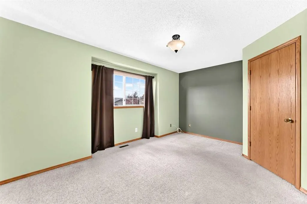 106 Elizabeth Way SE