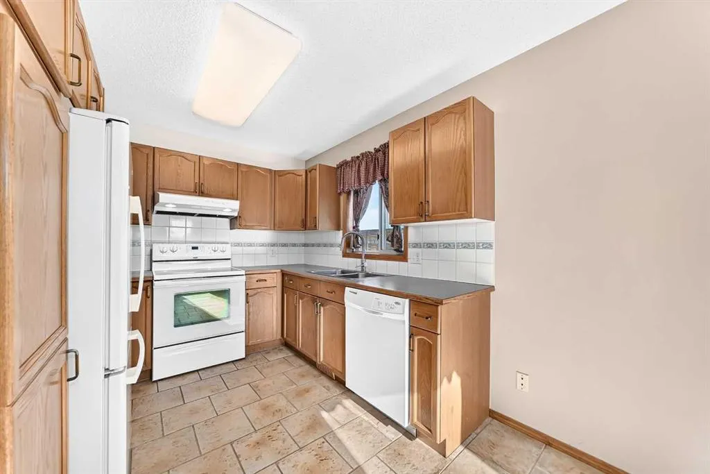 106 Elizabeth Way SE