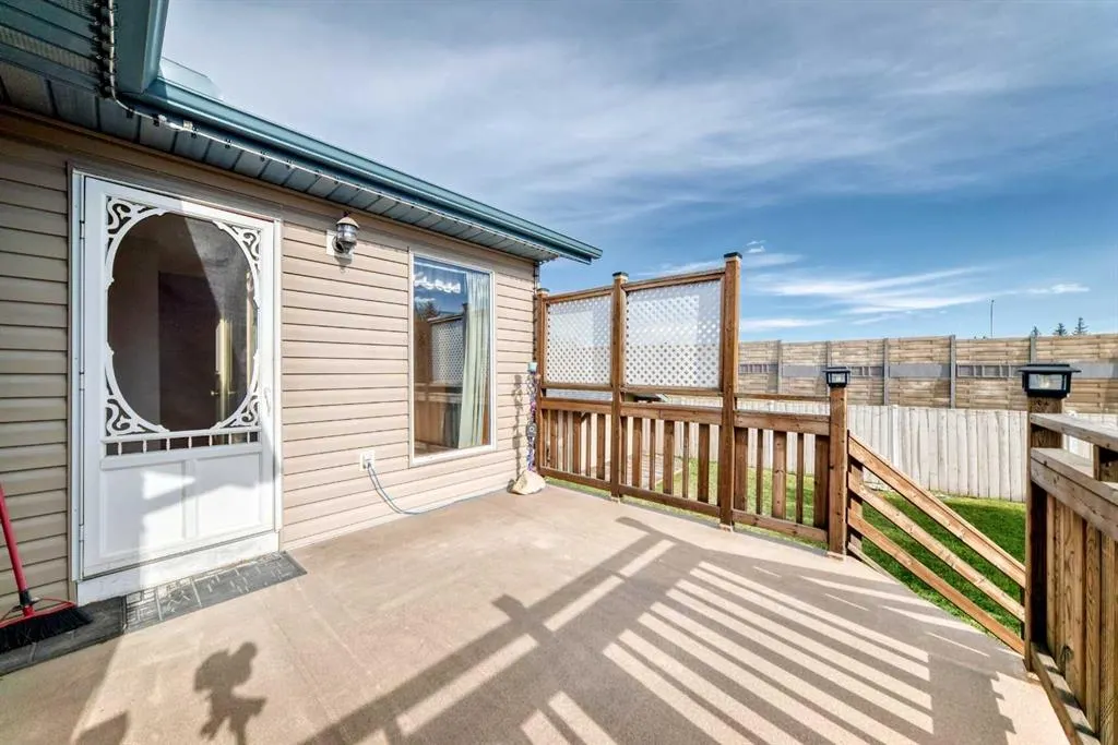 106 Elizabeth Way SE