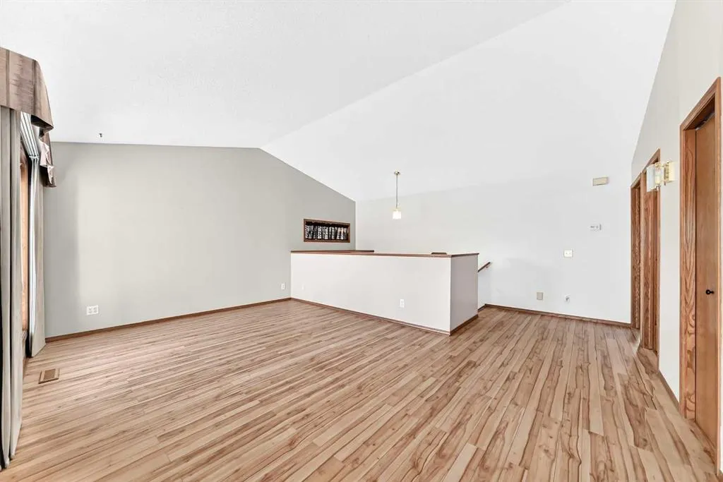 106 Elizabeth Way SE