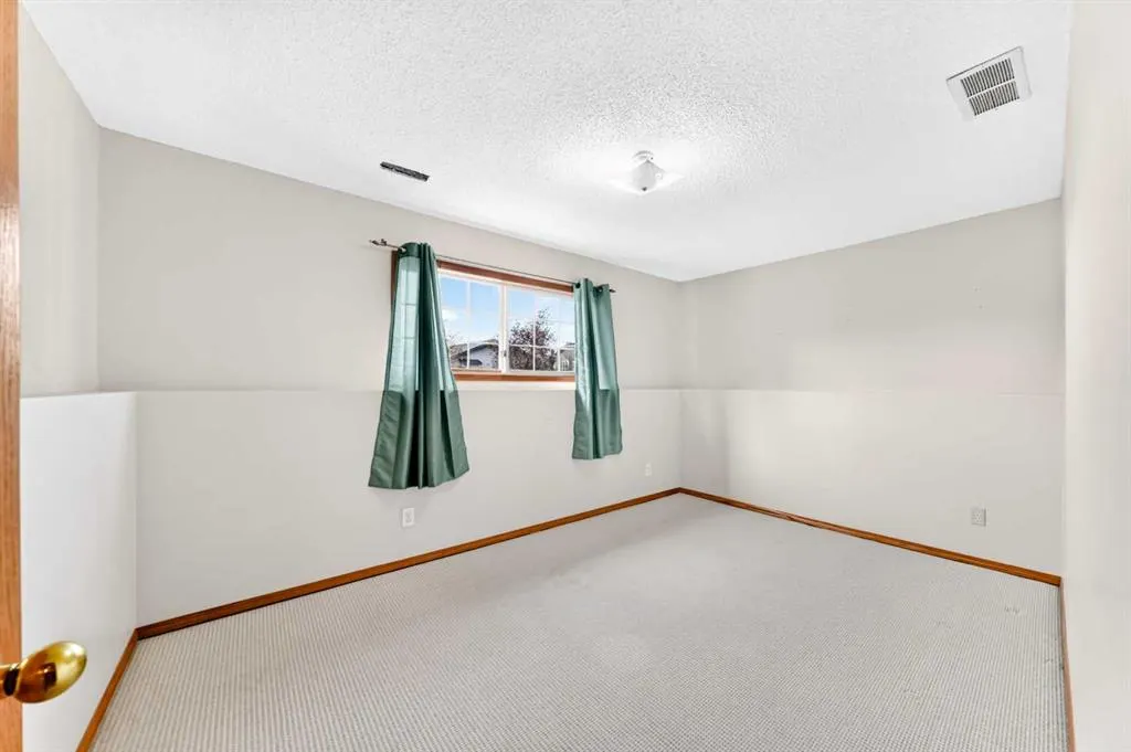 106 Elizabeth Way SE