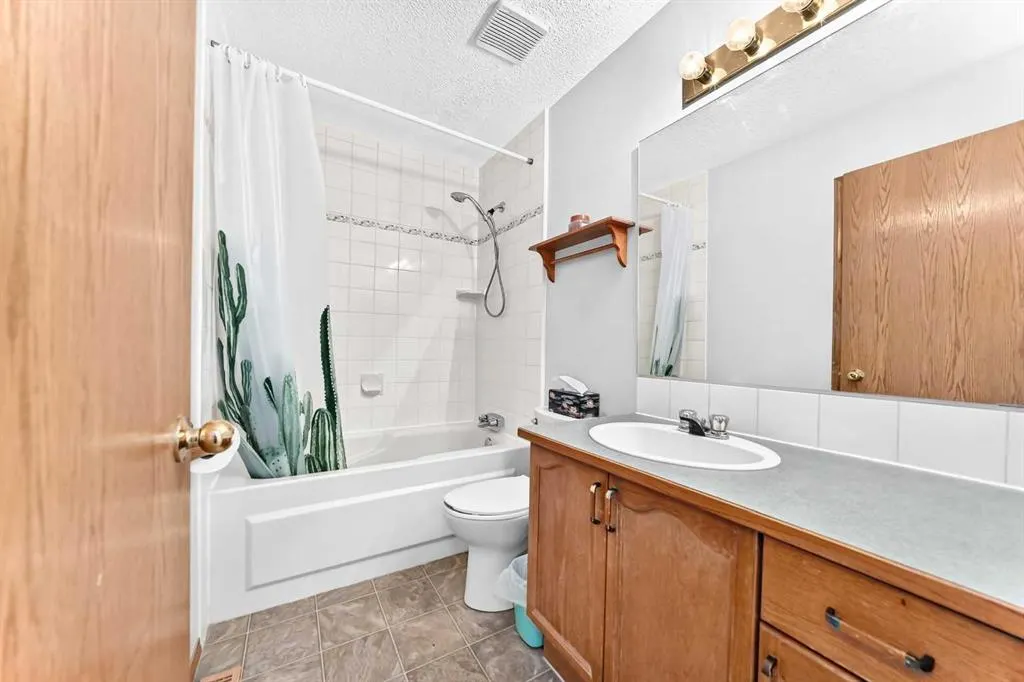 106 Elizabeth Way SE