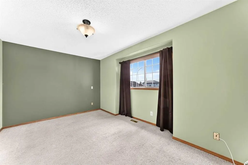 106 Elizabeth Way SE