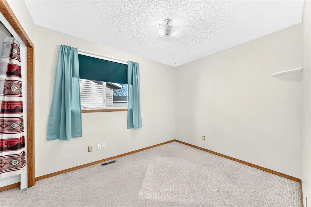 106 Elizabeth Way SE