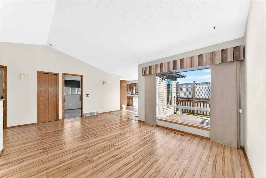 106 Elizabeth Way SE