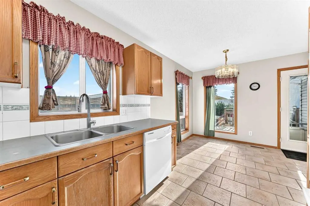 106 Elizabeth Way SE