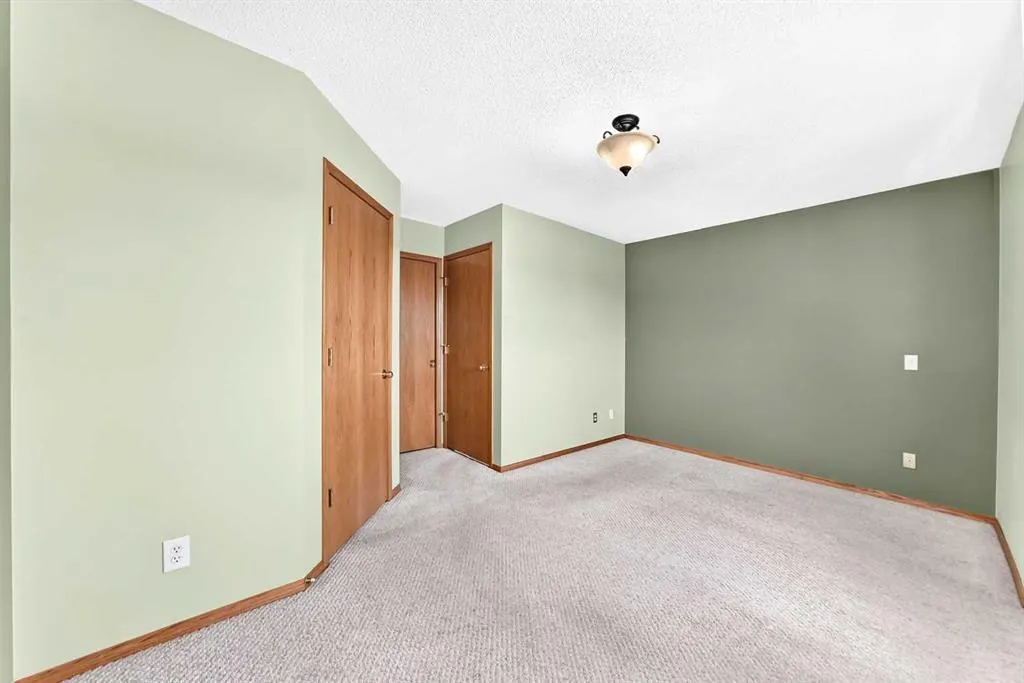 106 Elizabeth Way SE