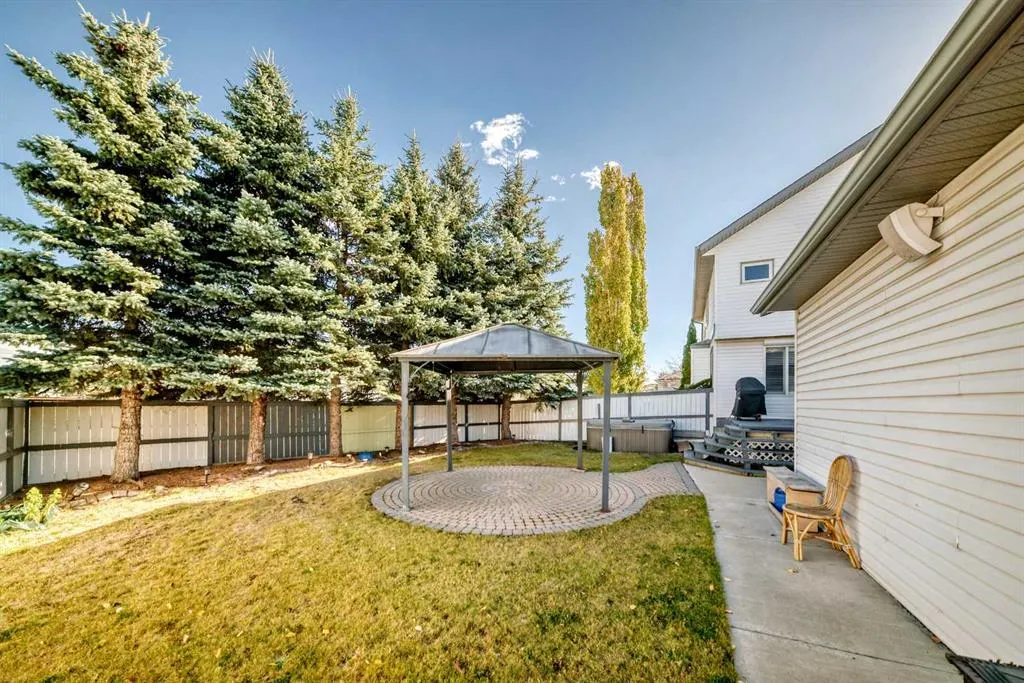826 Applewood Drive SE