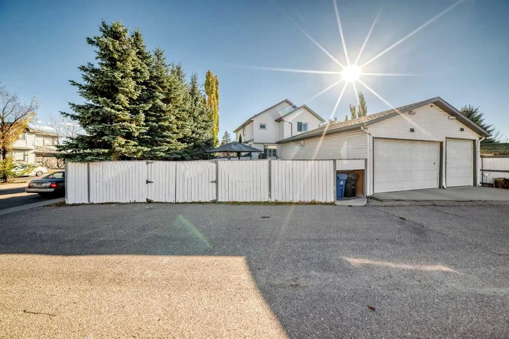 826 Applewood Drive SE