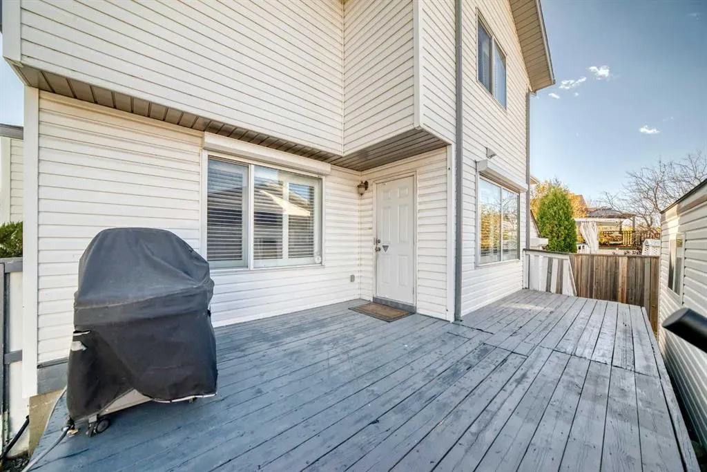 826 Applewood Drive SE