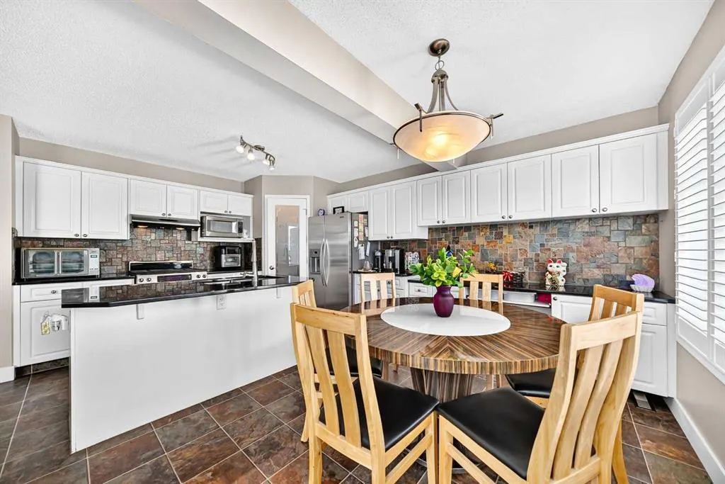 826 Applewood Drive SE