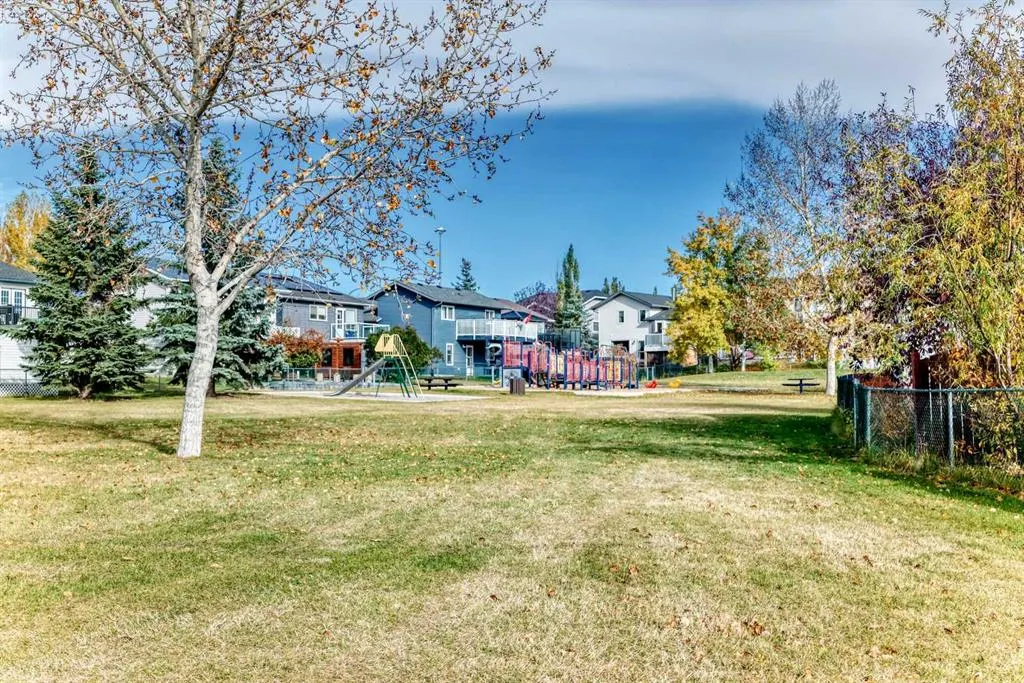 826 Applewood Drive SE