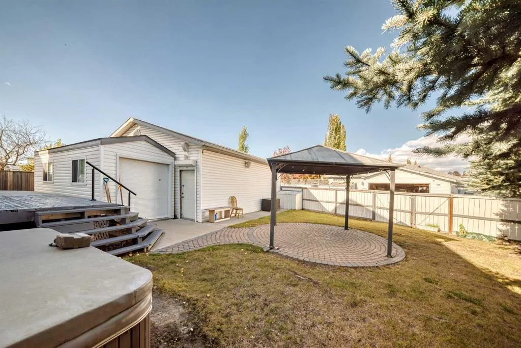 826 Applewood Drive SE