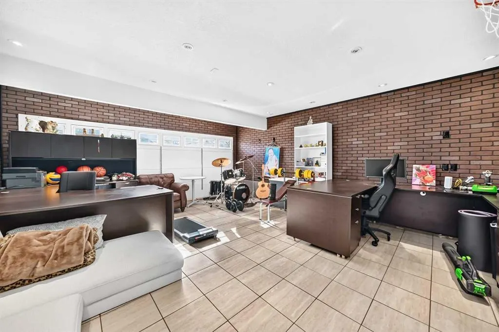 826 Applewood Drive SE