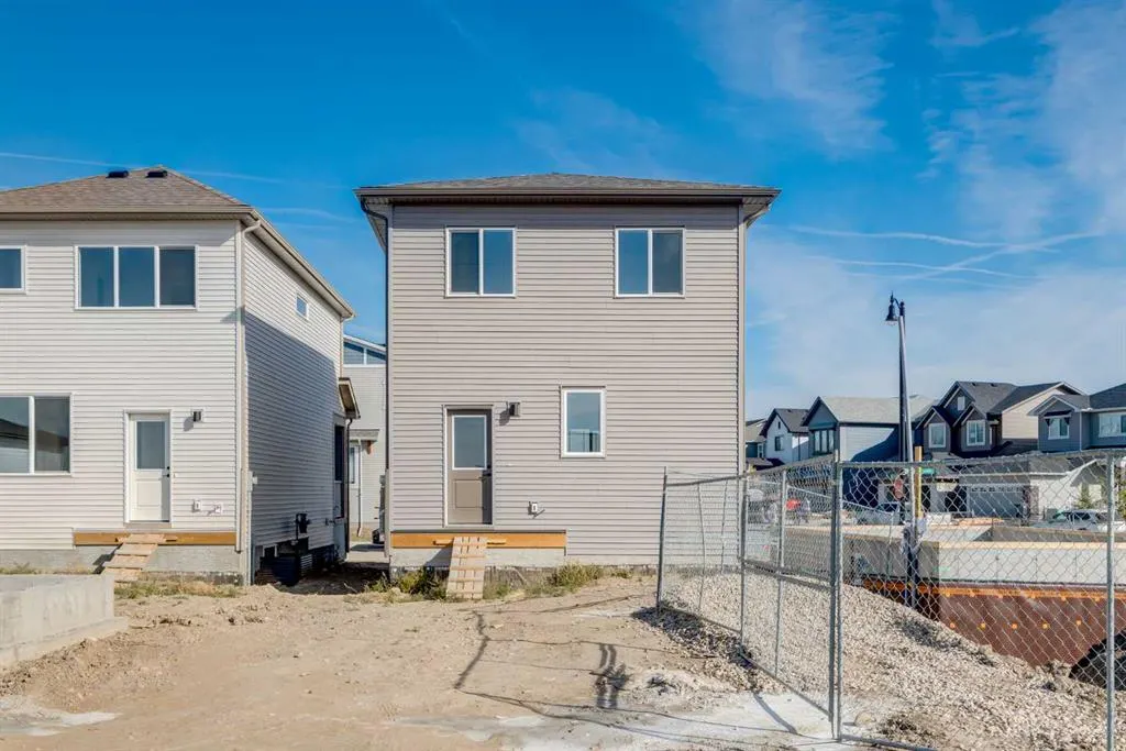 418 Montrose Crescent SE