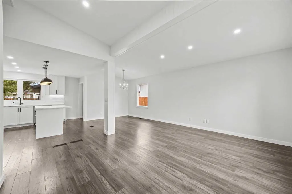 467 Queen Charlotte Road SE