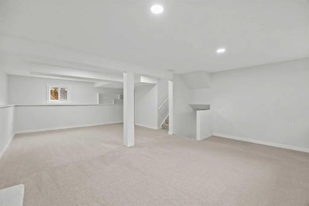 467 Queen Charlotte Road SE