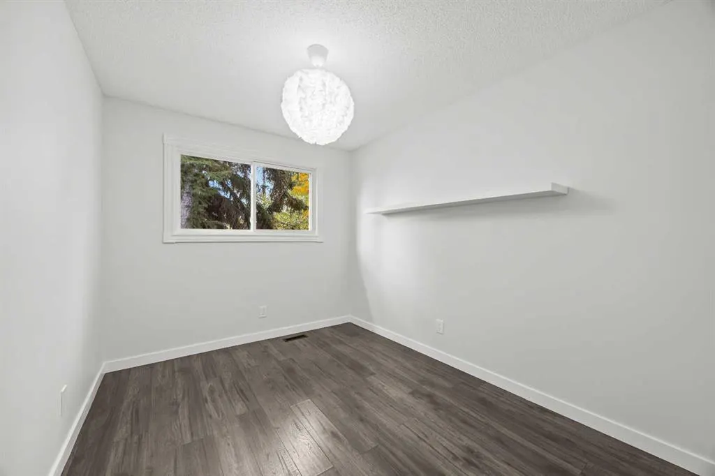 467 Queen Charlotte Road SE