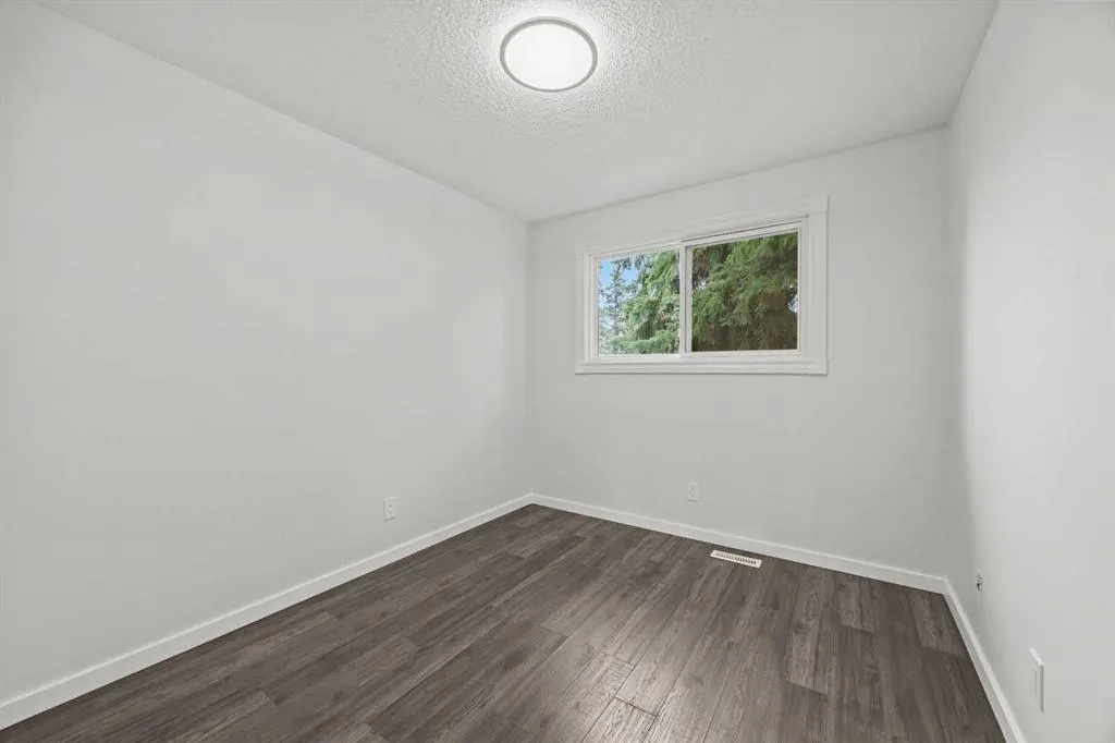 467 Queen Charlotte Road SE