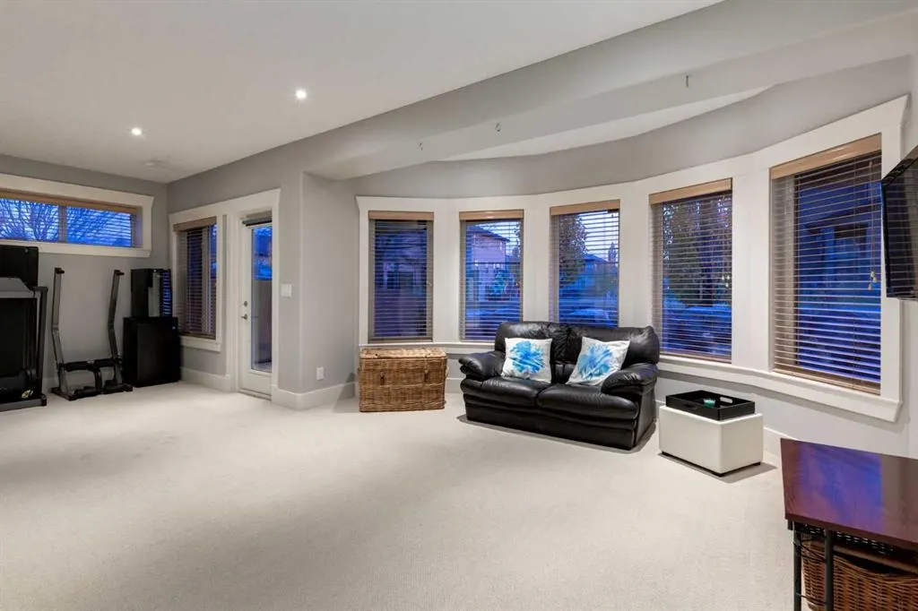 129 ROYAL Bay NW