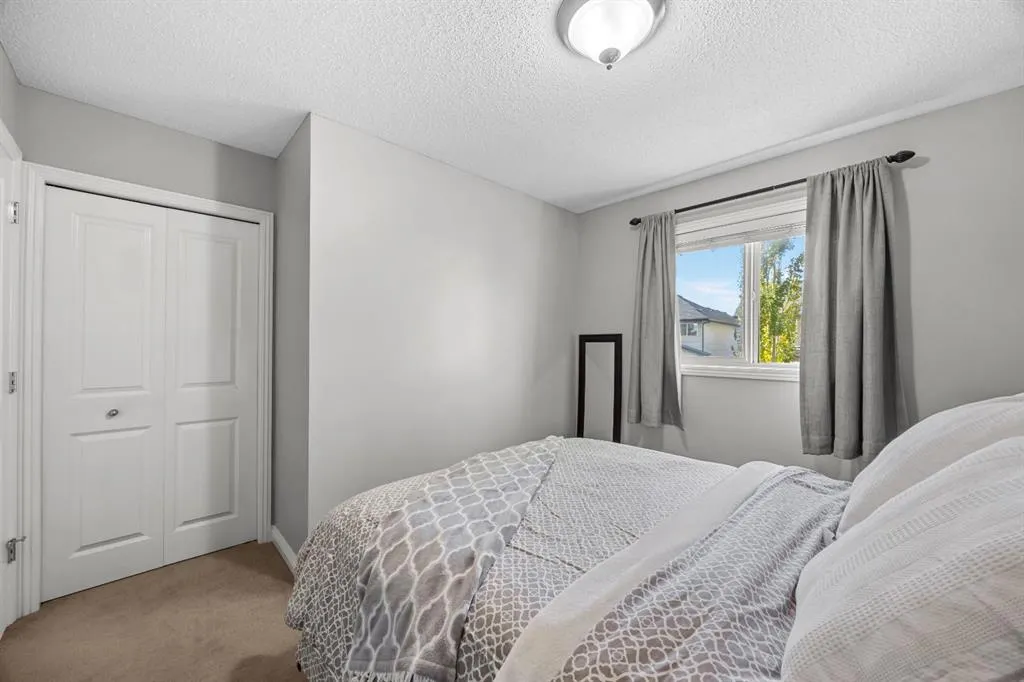 176 Royal Oak Terrace NW