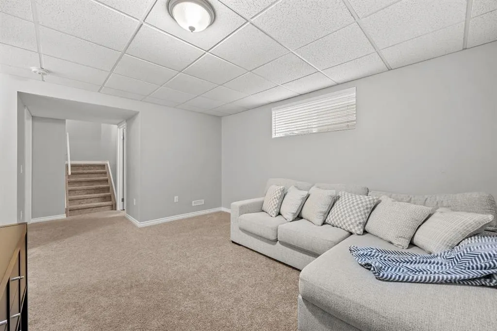176 Royal Oak Terrace NW