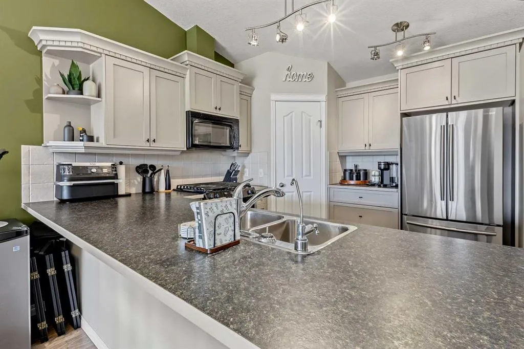 224 Hillvale Crescent