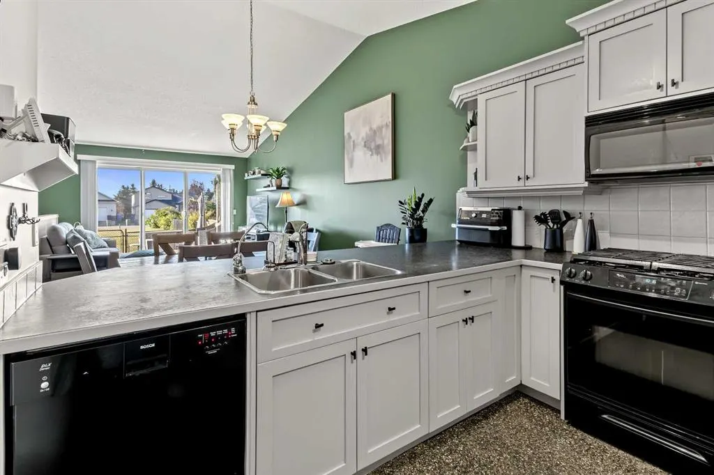 224 Hillvale Crescent