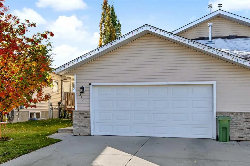 224 Hillvale Crescent