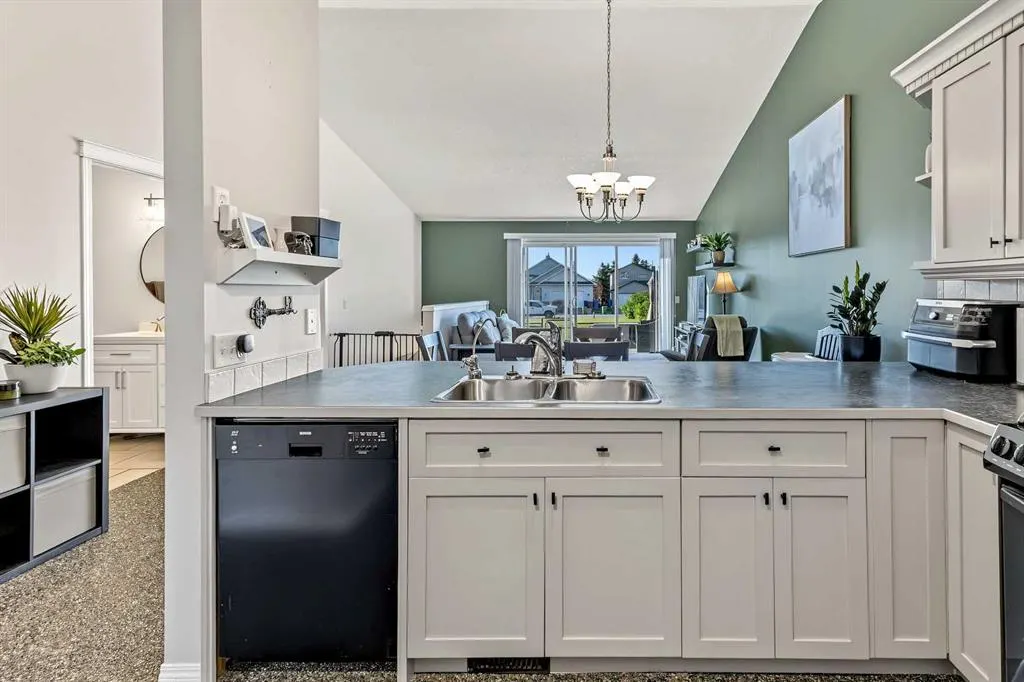 224 Hillvale Crescent