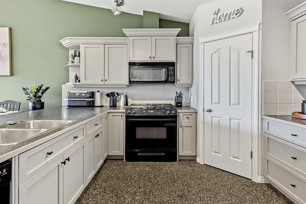 224 Hillvale Crescent