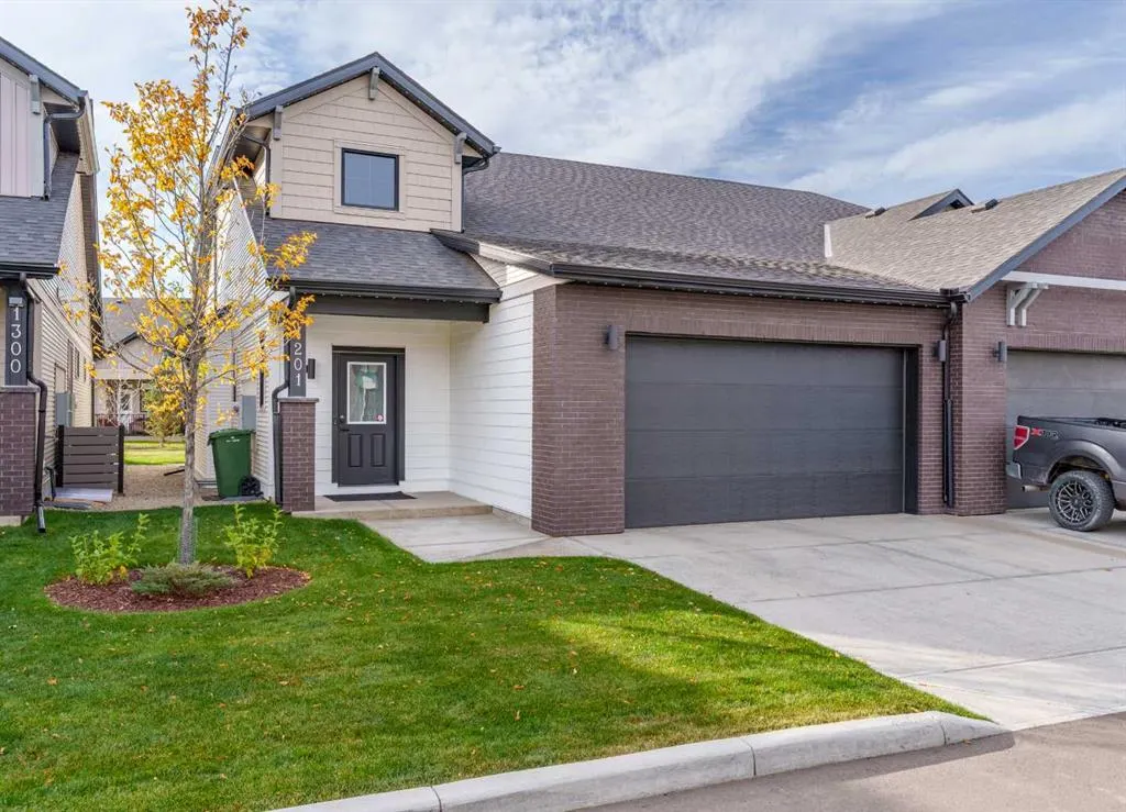 15 Coopersfield Link SW #1201