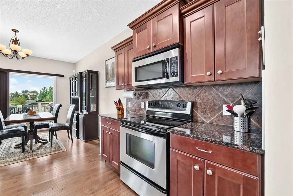 212 ASPENMERE Close